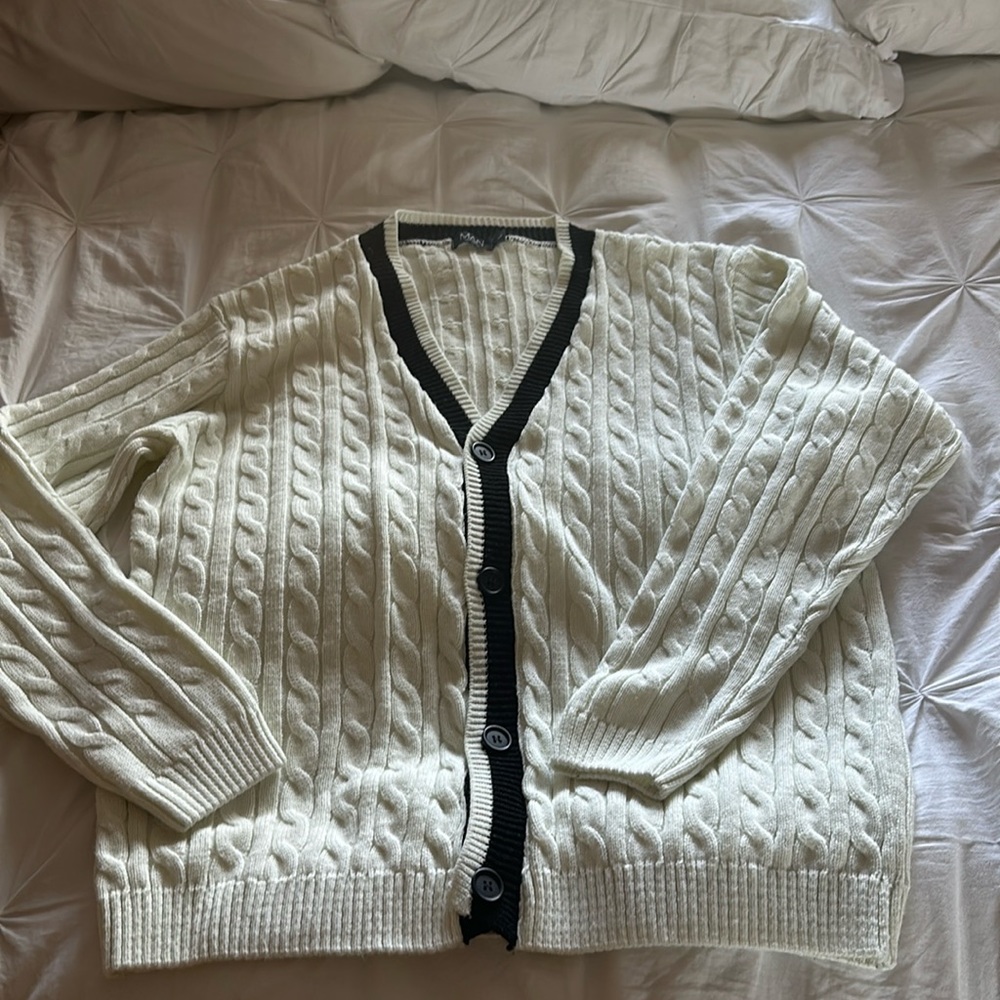 NWOT Size Large Cardigan